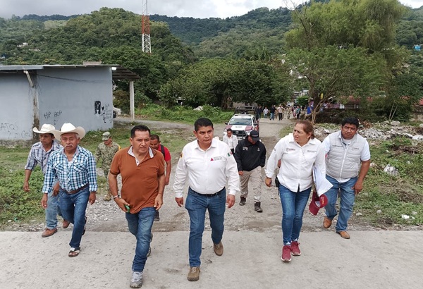 Con sensibilidad y visión humanista, gobierno estatal mantiene atención a familias de Chicontla