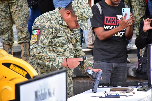 Continúa campaña de desarme en Puebla; Ejército destruye 156 armas de fuego