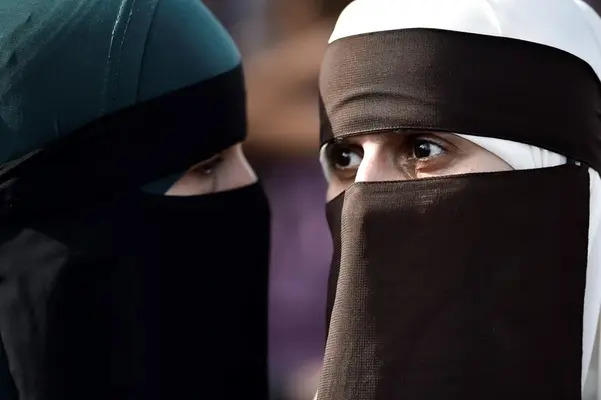 Bélgica se convirtió en 2011 en el primer país de la UE en prohibir el velo integral islámico (burkas y nicabs) en lugares públicos