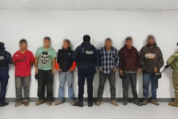 Desarticulan grupo dedicado a desmantelar vehículos robados; capturan a 6 hombres en Zacatlán