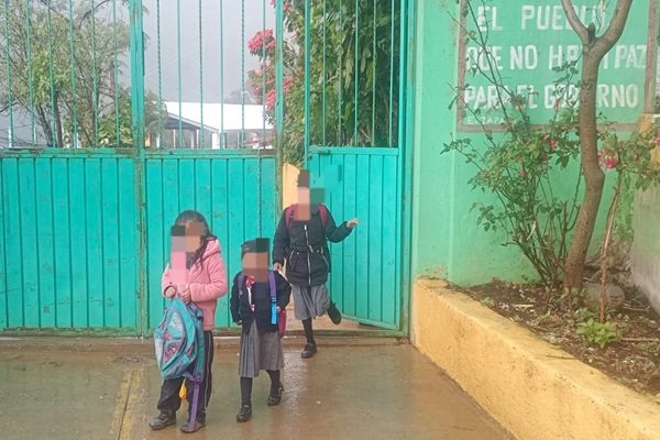 Docentes critican a SEP Puebla por excluir a la Sierra Negra de suspensión de clases pese a lluvias y frío