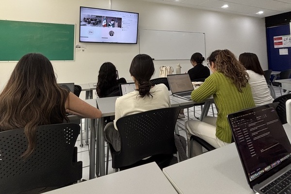 Rodrigo Mendivil forma parte del Servicio Exterior Mexicano desde 2006, y es jefe de la Sección Consular en la Embajada de México en EE.UU.