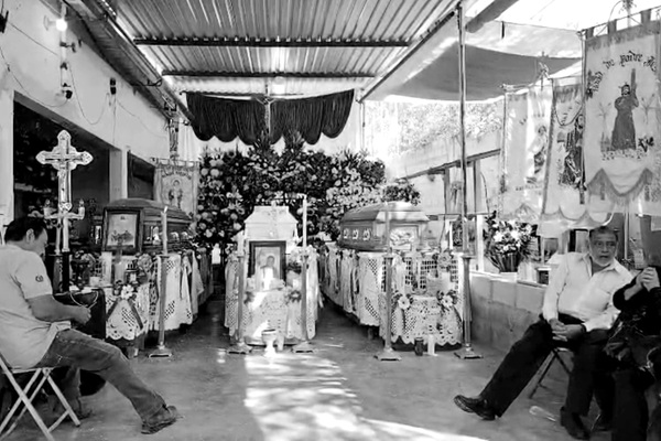 En Chilac exige justicia para la familia Ortega Romero; aseguran que fueron agredidos a balazos antes del accidente