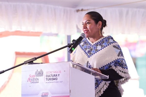 En el acto protocolario de la feria también estuvieron presentes directivos de la Secretaría de Cultura
