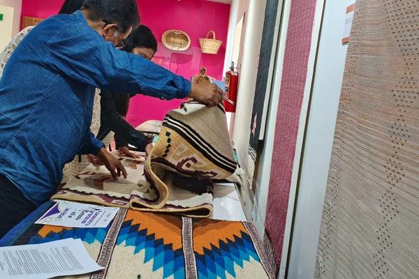 Evalúan talento artesanal tlaxcalteca en el XIV Concurso Estatal de Textiles 2025