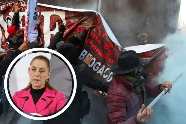 Maestros de la CNTE cercaron Palacio Nacional desde la madrugada de hoy para exigir un diálogo con la presidenta Claudia Sheinbaum