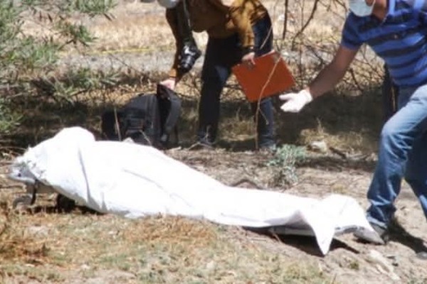 Tras el hallazgo del cadáver, el lugar fue acordonado por Guardia Nacional, División Carreteras con apoyo de la Policía de Huauchinango