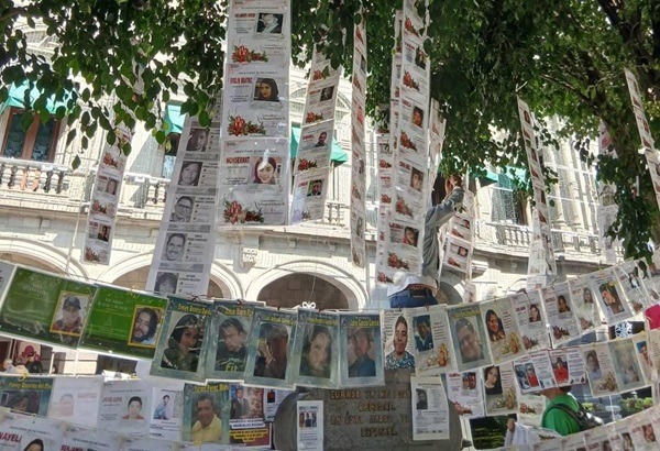 Familias de desaparecidos instalan Árbol de la Esperanza en Puebla; denuncian indiferencia social y omisión de Semefo