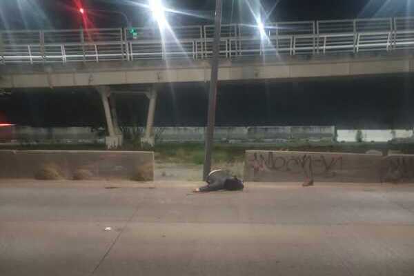 Un motociclista de aproximadamente 40 años murió en la madrugada de hoy en inmediaciones del Periférico Ecológico, a la altura del Río Atoyac