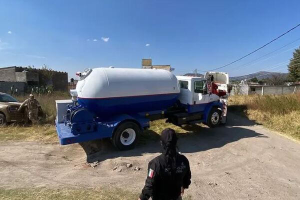 Durante la diligencia judicial en Apizaco, Tlaxcala las autoridades incautaron pipas habilitadas para el transporte de gas y cilindros de gas