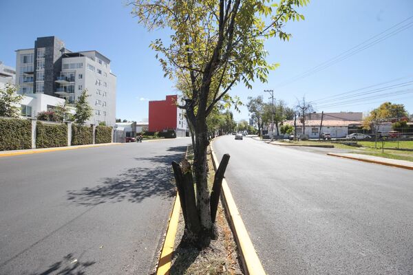 En las Laterales de la Recta a Cholula, fueron reencarpetados 11.5 kilómetros de asfalto, lo que representó 230 calles de 50 metros cuadrados