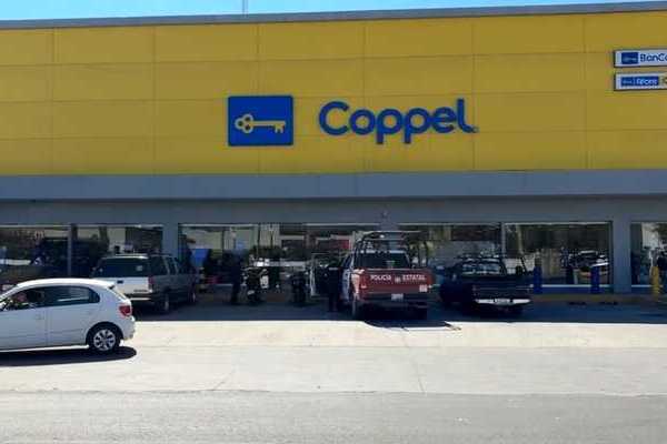 Tras cometer el atraco, los individuos huyeron con rumbo desconocido, y al lugar llegaron cuerpos de emergencia de Tehuacán