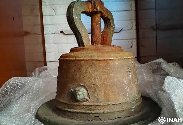 INAH devuelve campana del Siglo XIX robada en 2022 del templo del Rosario, en Tlaxco, Tlaxcala