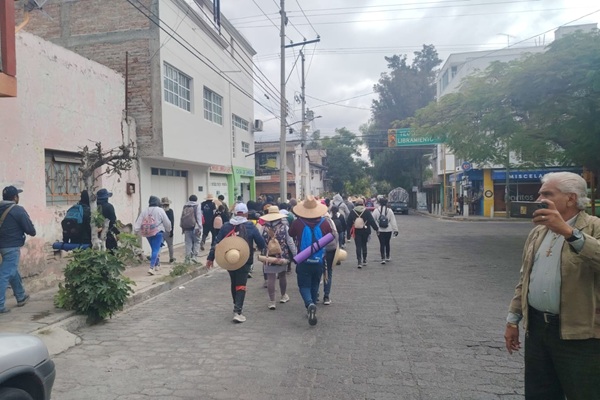 Inicia el paso de peregrinos por Puebla rumbo a Juquila; más de 400 arribaron a Tehuacán