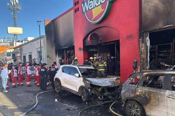 Investigan incendio en Waldo’s Hermosillo como accidente eléctrico