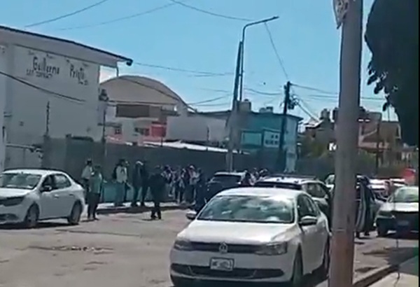 Ladrones de vehículo detonan armas frente a escuela, al norte de la ciudad de Puebla