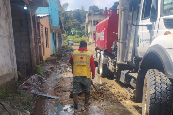 Limpieza y desazolve en más de 10 kilómetros de drenaje realizó Agua de Puebla en comunidades afectadas por las lluvias en la Sierra Norte