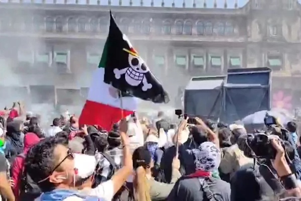 Marcha de Generación Z termina en enfrentamientos saldo de 120 heridos y 40 detenidos