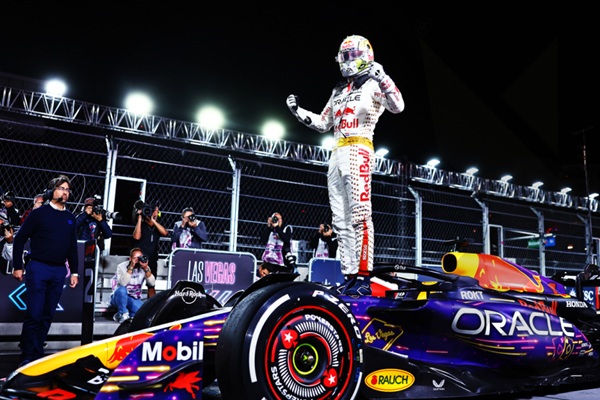 Max Verstappen gana el Gran Premio de Las Vegas y se acerca a la cima en la F1