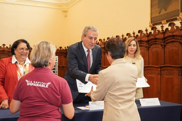 Mil 800 personas servidoras públicas del Ayuntamiento de Puebla concluyen curso de perspectiva de género en la BUAP