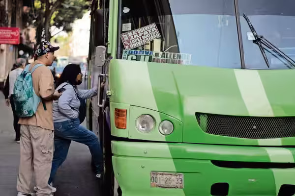 El Gobierno de la Ciudad de México autorizó un incremento del 25 por ciento en la tarifa del transporte público concesionado