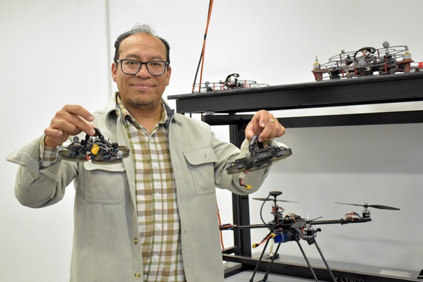 Olom-Lab, un espacio para la investigación en robótica móvil terrestre, aérea y marina