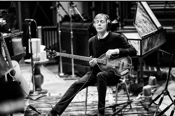 El músico británico, Paul McCartney, lanzará el próximo mes una pista musical silenciosa en protesta de la IA y los derechos de autor