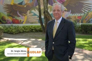 Reciben al secretario general de la ALADI con una magistral conferencia sobre geopolítica y comercio