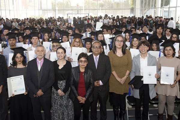 Rectora Lilia Cedillo destaca esfuerzo y perseverancia en los egresados del Bachillerato 5 de Mayo