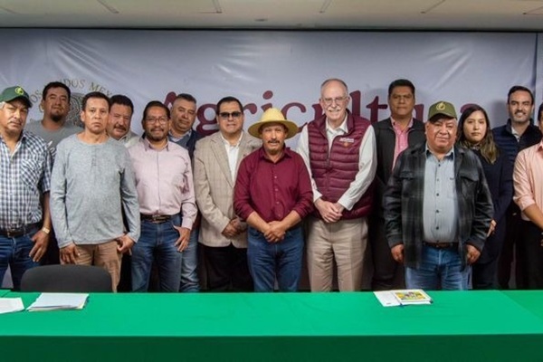 Titular de agricultura, Julio Berdegué, se reúne con productores del campo de Tlaxcala
