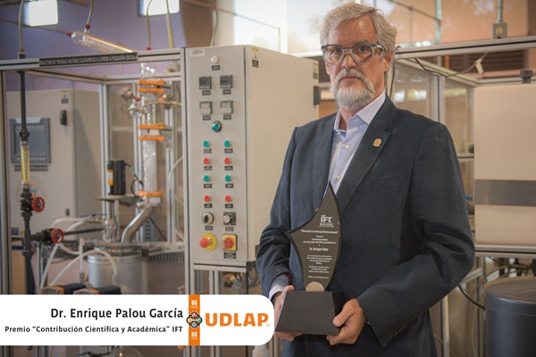 UDLAP Profesor recibe galardón internacional por su contribución científica y académica