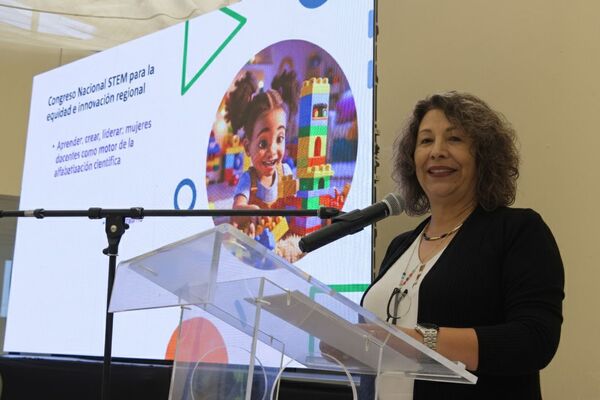 En el 2023, solo el 35% de la población estudiantil en STEM son mujeres; una cifra que se reduce a un 20% en ingeniería y computación