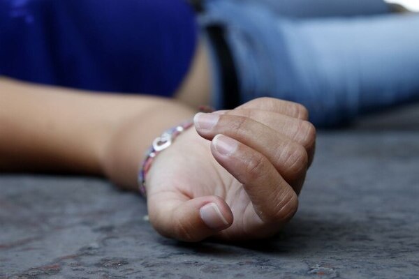 Tras hallar el cuerpo de la mujer, llegaron a Los Reyes de Juárez ministeriales de la Fiscalía, específicamente del área de feminicidios