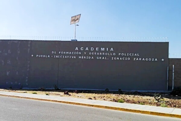 Tras la denuncia, agentes investigadores llegaron a la Academia de Policía Ignacio Zaragoza para hacer las investigaciones correspondientes