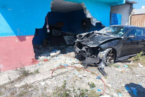 Jóvenes realizan arrancones en Oriental, Puebla y chocan contra una vivienda