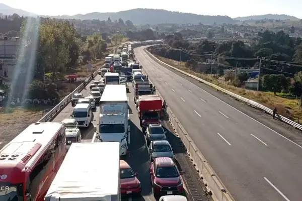 El retiro de manifestantes se registró a las 5:33 am, restableciéndose el tránsito en ambos sentidos de la autopista a la altura de Tlahuapan