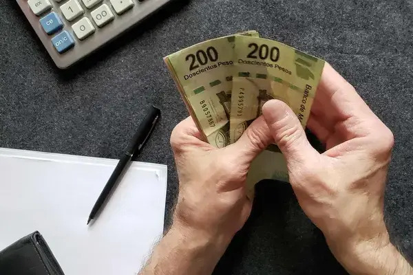 El 1 de enero entrarán en vigor los impuestos del Paquete Económico 2026, lo que provocará que mexicanos resientan más la “cuesta de enero”