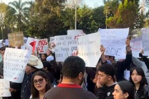 A cinco días del asesinato de Carlos Manzo, estudiantes de universidades de Morelia salieron a las calles a pedir justicia para el edil