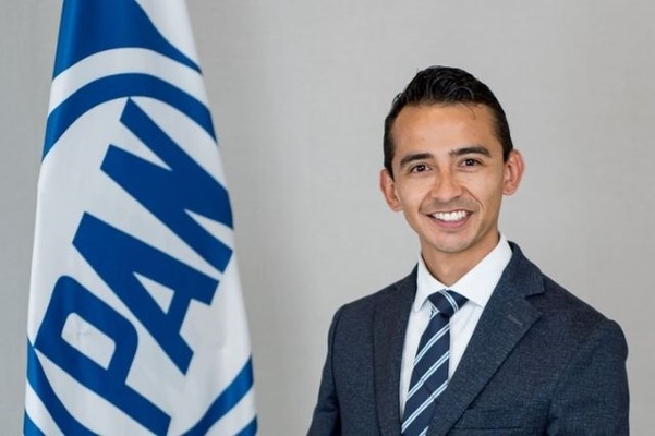 Según el PAN, la salida de Carlos Pando permitirá al militante responder ante las instancias legales por los señalamientos en cuestión