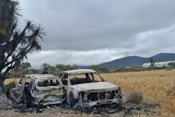 Las camionetas fueron encontradas en un paraje de Palmar de Bravo, con dirección a Tlacotepec; tienen características iguales a las del ataque