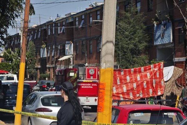 Mujer que padecía epilepsia cae de un edificio en Infonavit La Victoria, en Puebla