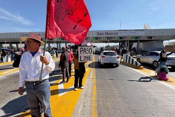 El movimiento de los maestros del CNTE tiene 48 casetas tomadas, entre ellas la caseta San Marcos de la autopista México-Puebla