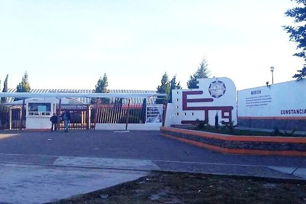 Se acusó al director de la la secundaria técnica 9 de Tzompantepec, Héctor García, de encubrir el hecho al no emitir señalamiento oficial