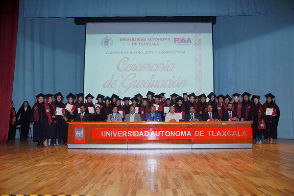 El Rector Serafín Ortiz Ortiz presidió la ceremonia de graduación de 128 profesionistas de la Facultad de Diseño, Arte y Arquitectura
