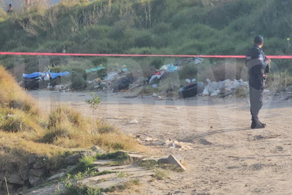 Un motociclista fue hallado muerto presuntamente por disparos de arma de fuego en la calle Emiliano Zapata en Xochimehuacan