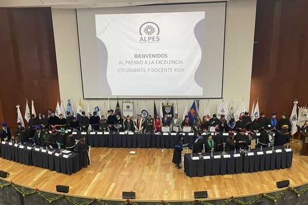 Se realizó la entrega del Premio a la Excelencia Estudiantil y Docente de la ALPES, celebrada en el Centro Militar de Ciencias de la Salud