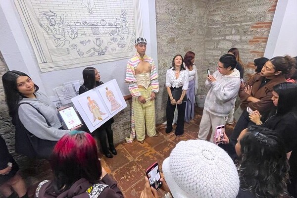 Estudiantes de Diseño Textil de la UATx presentaron la exposición de moda y arte textil “Raíces contemporáneas tlaxcaltecas”