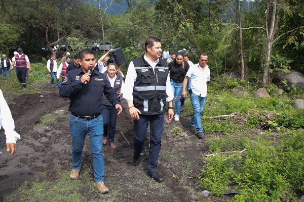 Armenta realiza supervisión de trabajos de dragado del río Necaxa por inundación en Jopala