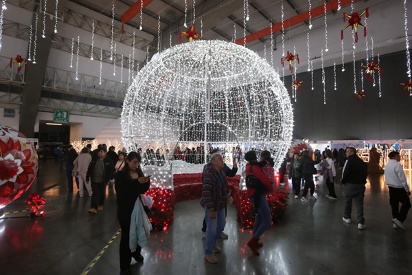 Arranca el Festival Navideño 2025 en el centro del día en que no han pagado el puto aguinaldo