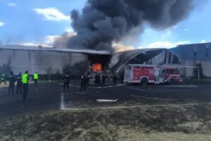 Avioneta se desploma a pocos kilómetros del Aeropuerto Internacional de Toluca